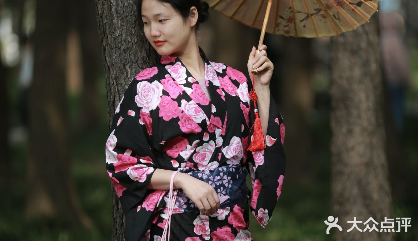 听说今年世纪公园种了一片彩色油菜花,果断安排上!