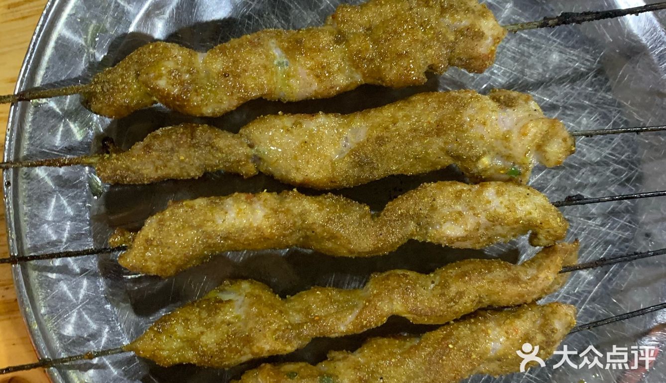 幸好吃了点对门的煎饺，要不然要饿调了面。招牌虾球很新鲜