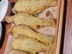 干炸小踏目鱼-北李妈妈菜·虾爬子大锅贴(贵和店)