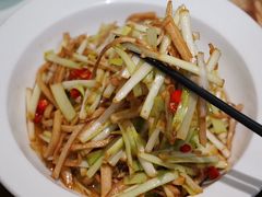 韭黄炒杏鲍菇-何氏排骨(左家塘店)