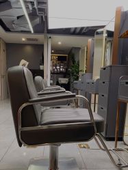 -变画·发型STUDIO