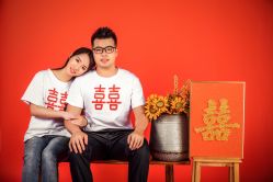 -现代经典婚纱摄影