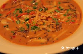 Cantonese Acidic Cabbage Seafood Noodles