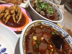 -爆炸头阿姨小四川正宗川味小吃(无任何分店)
