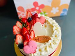 清甜白桃果茸蛋糕-花花卷卷·鲜食蛋糕(静安久光百货店)
