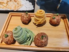 手剁猪肉丸-享月汤皇·海鲜小火锅·聚会(曲江创意谷店)