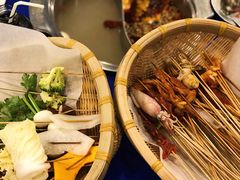 串品-马路边边串串香形象店(磐石路店)