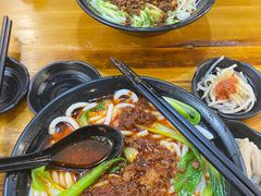 -丽虹云南过桥米线(兴工街店)