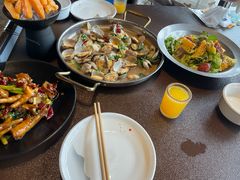 -曼听小寨海鲜烧烤·大连辣炒大王(盖州街店)