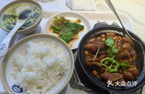 Stewed Pork Trotter with Soybeans Rice