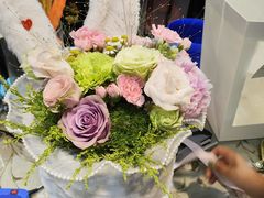 -何兮花店·气球派对鲜花店(马桥银春路万科城店)