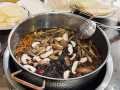 -乳仔牛牦牛汤锅 烤羊排(松潘古城店)