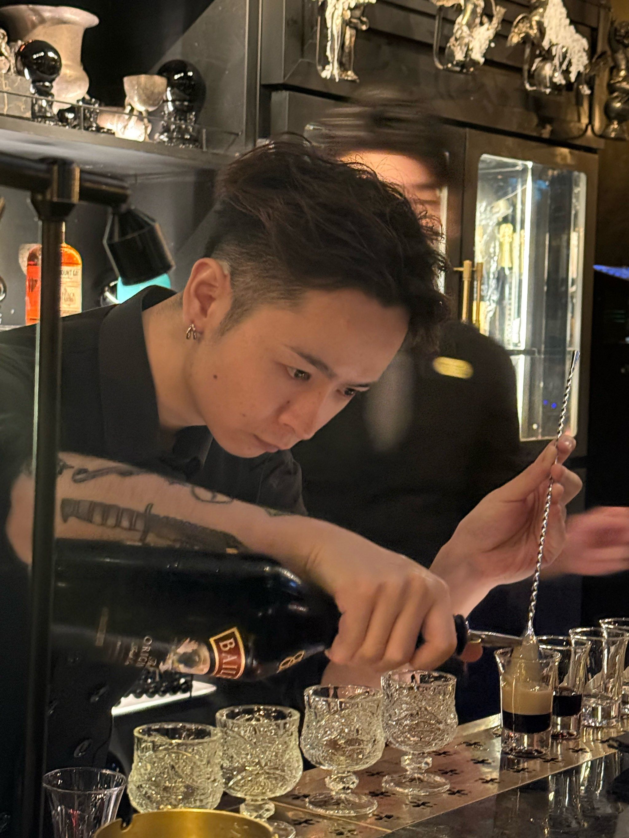 这家bar的调酒师好帅[愉快][惊叹]