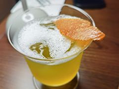-FOUR PLAY BAR