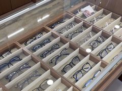 -三目眼镜·蔡司视觉合作店(青浦宝龙店)