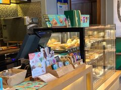 面包甜点陈列柜-星巴克(深圳龙岗广百店)