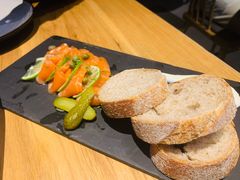 烟熏三文鱼配面包-The Diner X餐厅(青岛万象城店)