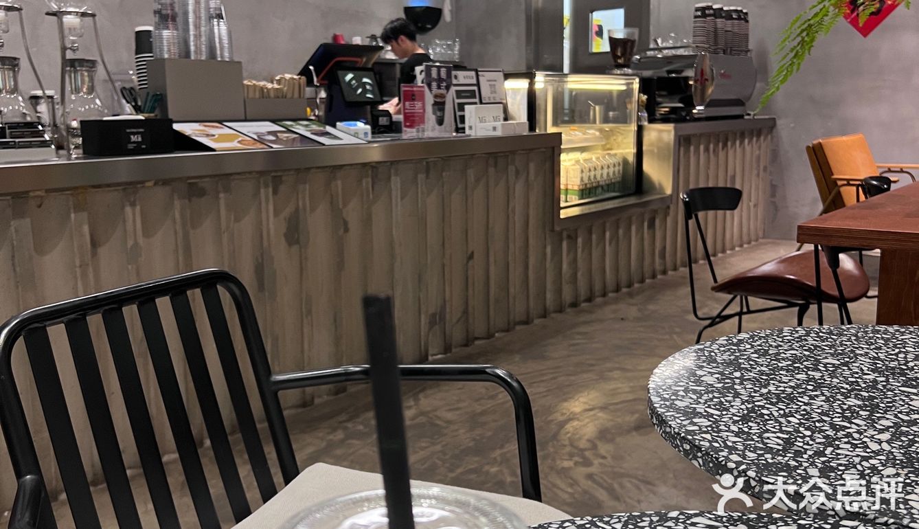 这家咖啡店下次真不来了！这男的服务态度差
