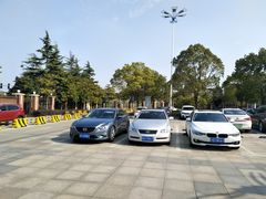 -房地产交易中心-停车场