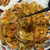 鸡皮饺子炒乌冬，碳水上头脑袋蒙