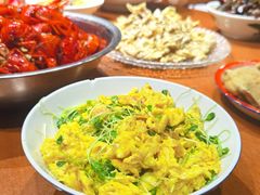 香椿苗炒鸡蛋-琥珀老六龙虾(四里河店)