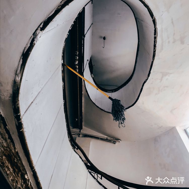 隐藏长乐路老建筑里🏠鲜为人知🌀旋转楼梯