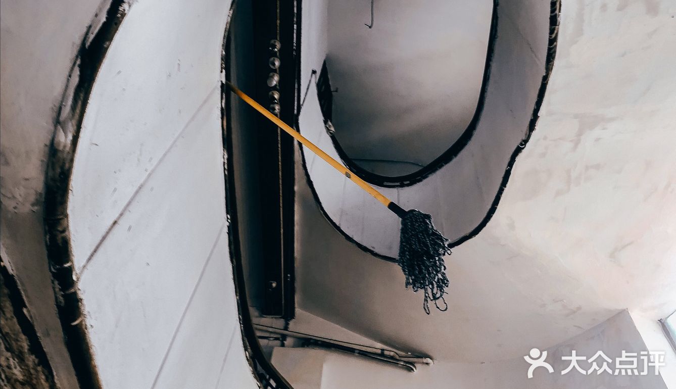 隐藏长乐路老建筑里🏠鲜为人知🌀旋转楼梯