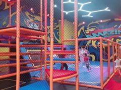 -爱蹦iBOON蹦床运动馆(江汉店)