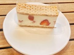 经典草莓拿破仑蛋糕-星巴克臻选(莘庄仲盛店)