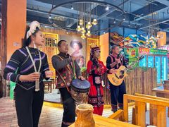 -老滇山寨•云南特色菜•地方菜•民族风情歌舞表演(金碧店)