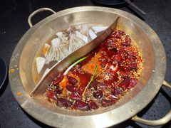 特色鸳鸯锅-锅说大脸毛肚重庆老火锅(佐阾店)