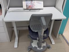 -康朴乐儿童学习桌椅(蓝色港湾店)