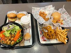 -The Habit Burger Grill 哈比特汉堡(世博店)