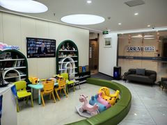 -瑞尔齿科(南京东路名人诊所)