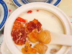 冰糖雪耳桃胶奶-广信牛奶甜品世家(台东店)