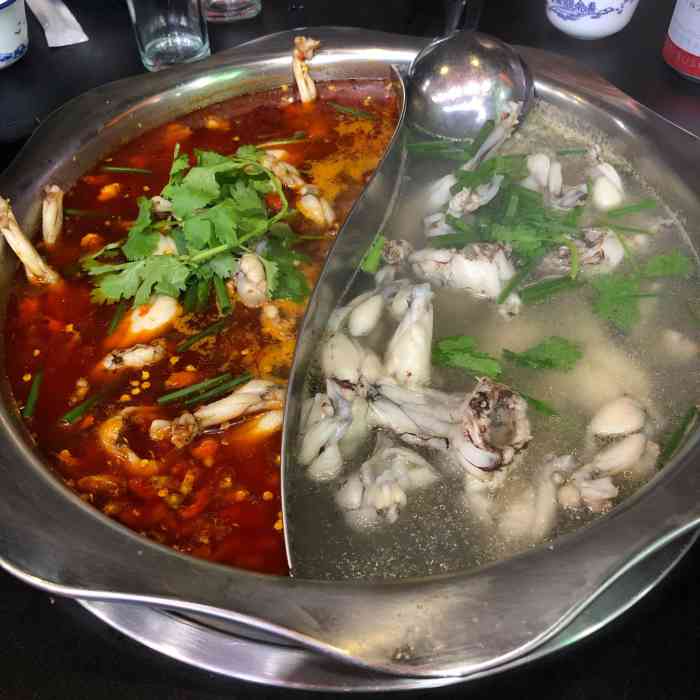 二郎田鸡(八卦一路店)-"朋友说挺有名的 非常一般 辣锅有点味道.