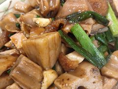 莲藕焖火腩-华信美食