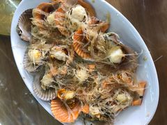 蒜蓉粉丝蒸扇贝-明记海鲜大排档(巽寮湾店)