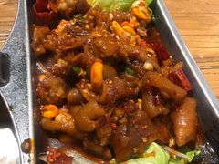 火辣猪肘铲-冰川延边料理·炭烤串(原小木屋店)