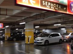 -百联西郊购物中心·停车场