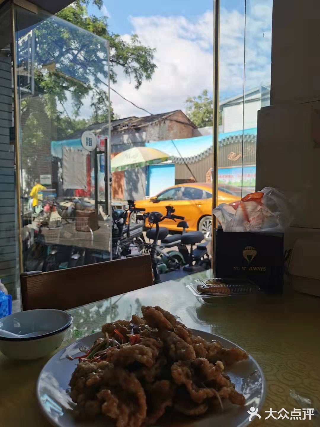 在大众点评上看到这家,就迫不及待赶过去。菜量很足