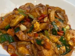 -阿瓦山寨·湘菜现炒·剁椒鱼头王(咸阳总店)