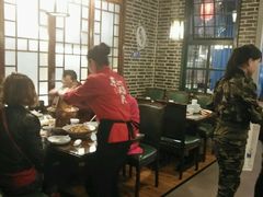 大堂-东口码头·烧鸽子·鱼头泡饼·地方菜(金鹰悦城店)