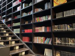 -钟书阁(松江泰晤士小镇店)