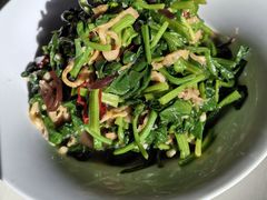 菠菜拌贝裙-北戴河转鱼·炒螃蟹酱餐厅