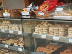 面包甜点陈列柜-采芝斋(延安路店)
