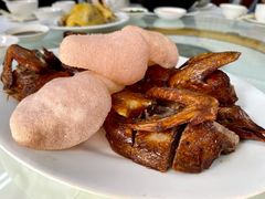 烧乳鸽-新陶陶酒家