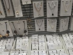-名创优品(机场路百信广场店)