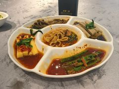 小吃五拼-令氏家外家周秦食府(高新店)