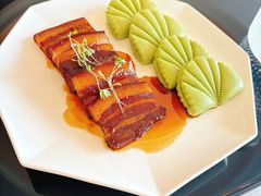 本帮红烧肉配蝴蝶饼-上海小南国(国会店)